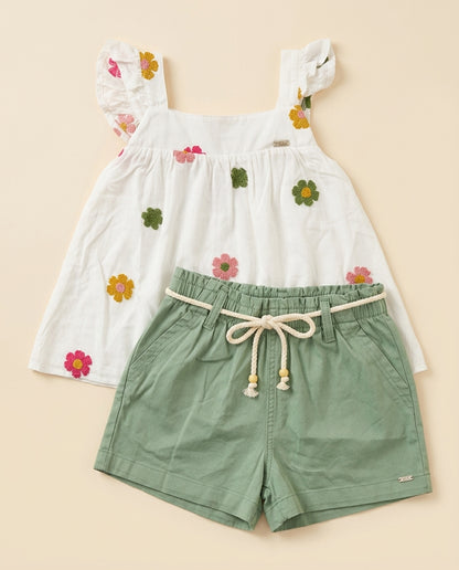 Conjunto flores e short verde