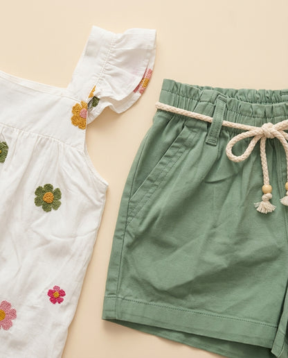 Conjunto flores e short verde