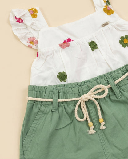 Conjunto flores e short verde