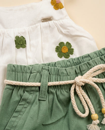 Conjunto flores e short verde