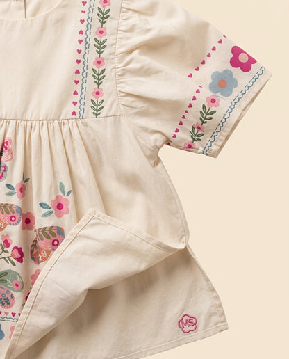 Vestido borboletas e flores
