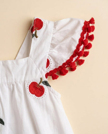 Vestido maçã bordada